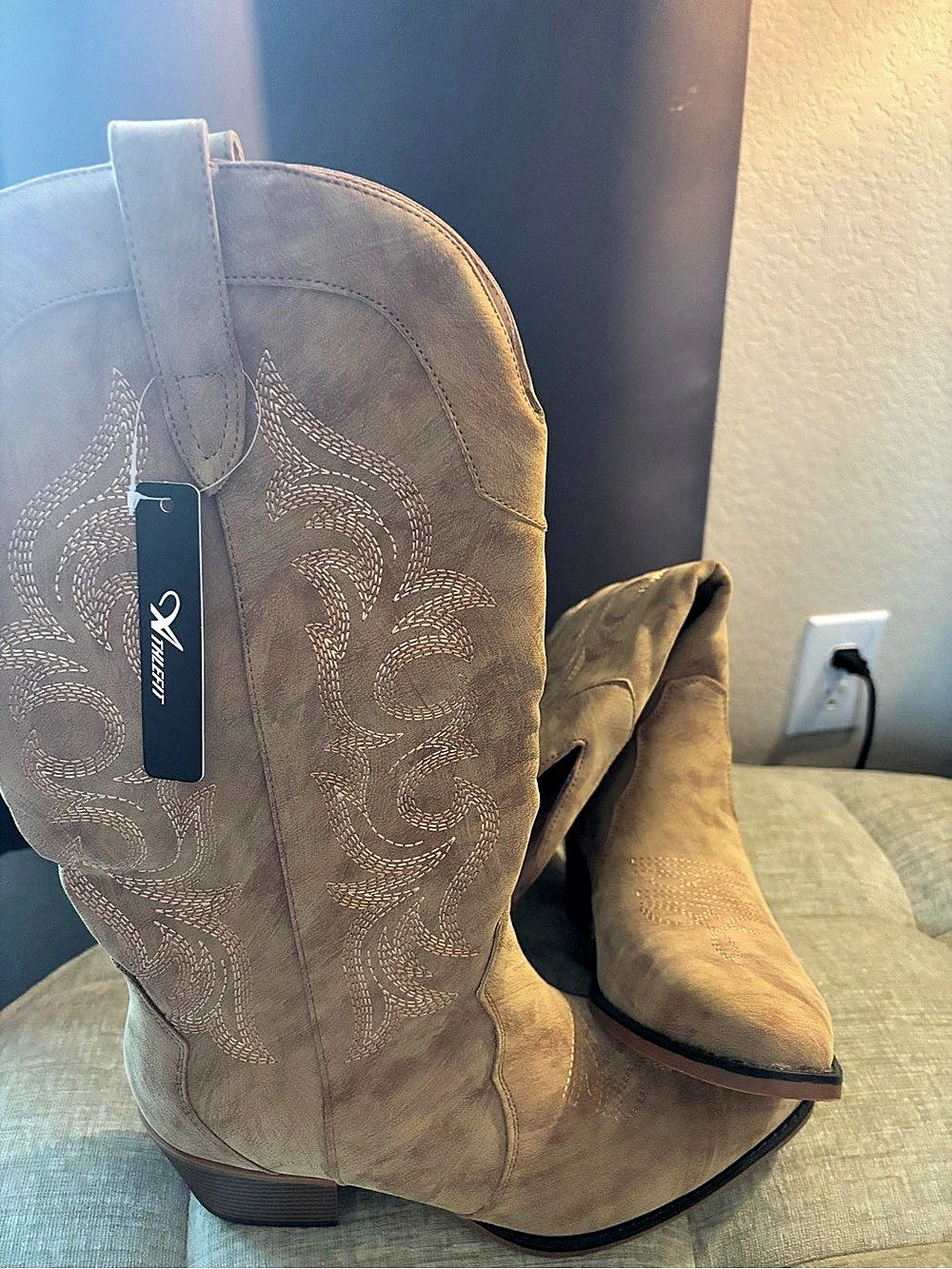 Ariat Western Embroidered Heeled Boots in Brown EU 35